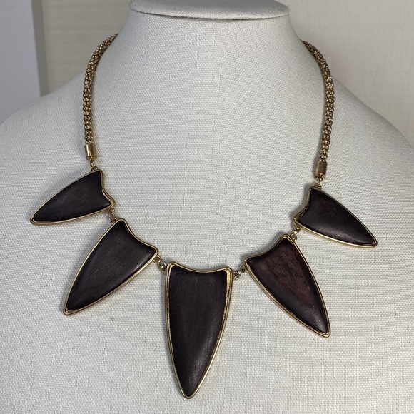 Wooden chevron style statement necklace - Picture 2 of 11